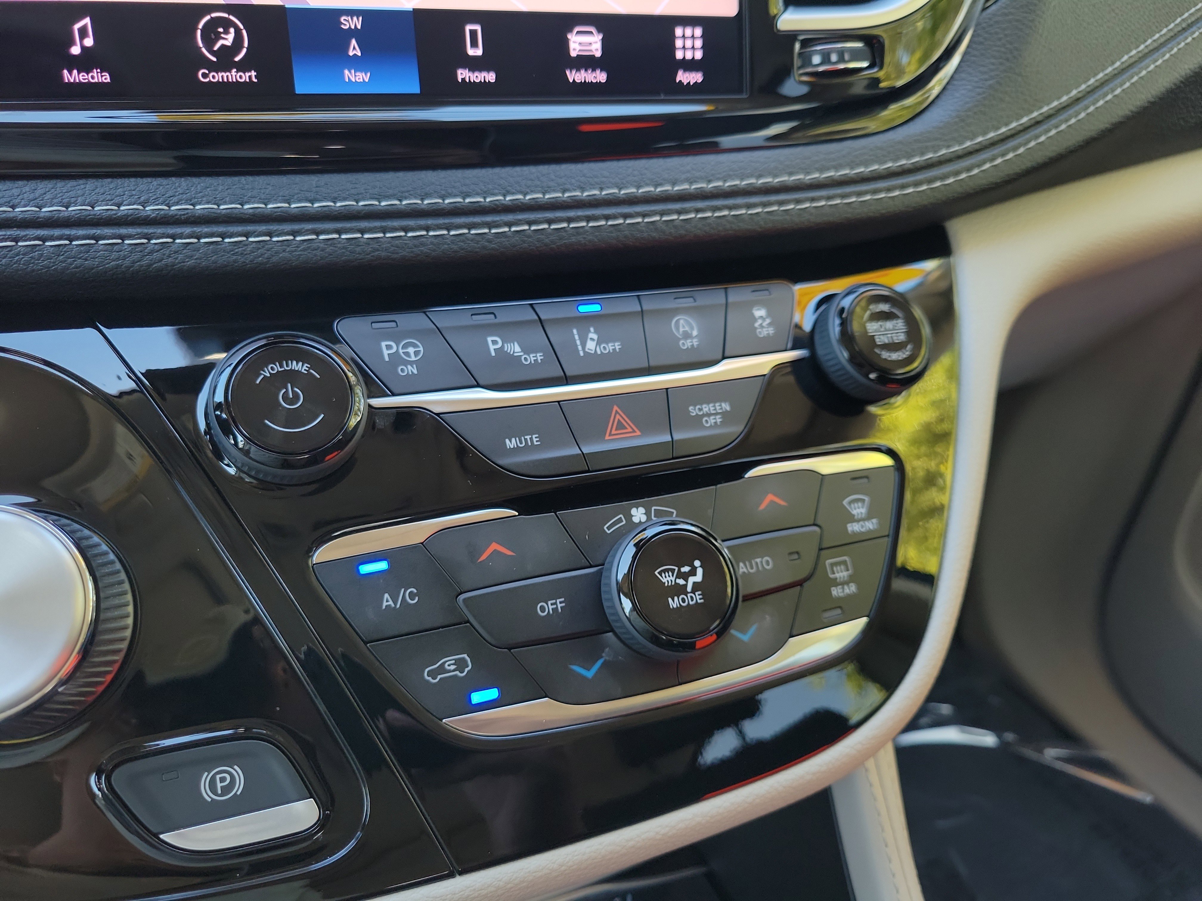 Used 2022 Chrysler Pacifica Limited image 25