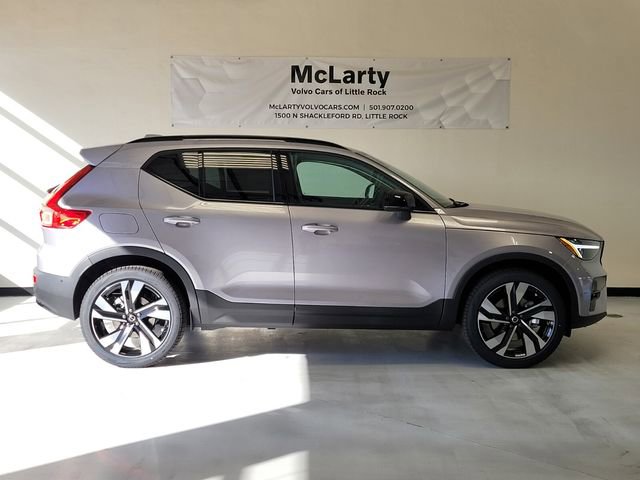 New 2026 Volvo XC40 B4 Plus w/ Climate Package FWD image 2
