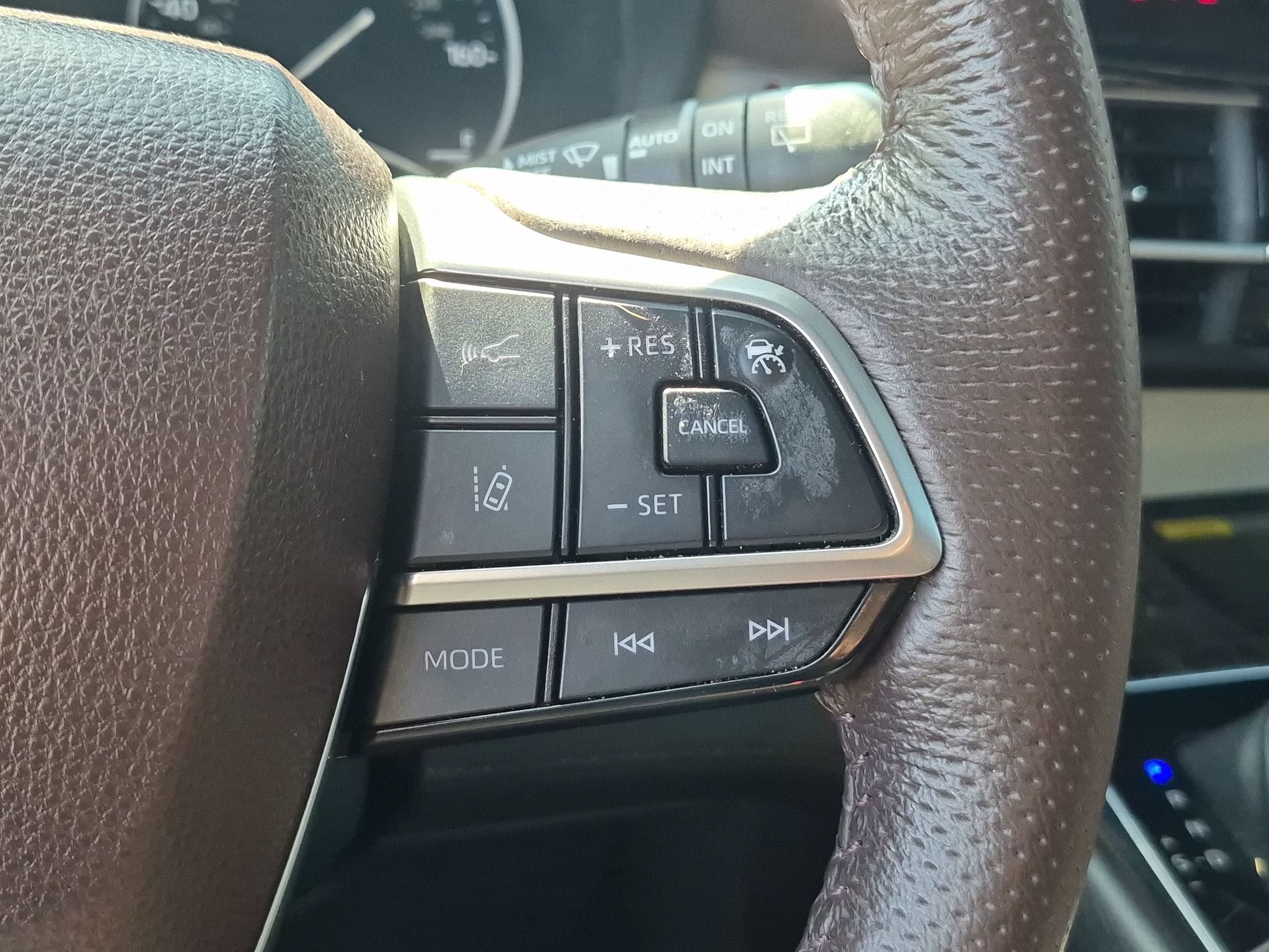 Used 2023 Toyota Sienna Platinum AWD/4WD image 18