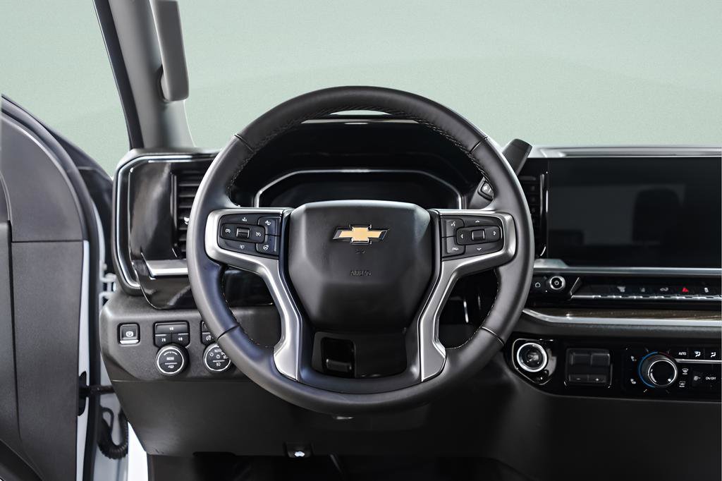 Used 2025 Chevrolet Silverado 2500 LT w/ Convenience Package image 9