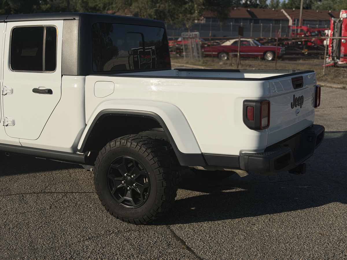 Used 2023 Jeep Gladiator Sport AWD/4WD image 6