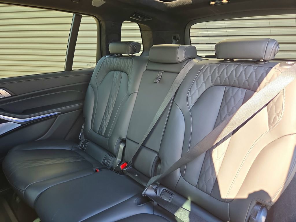 Used 2025 BMW X7 M60i AWD/4WD image 16