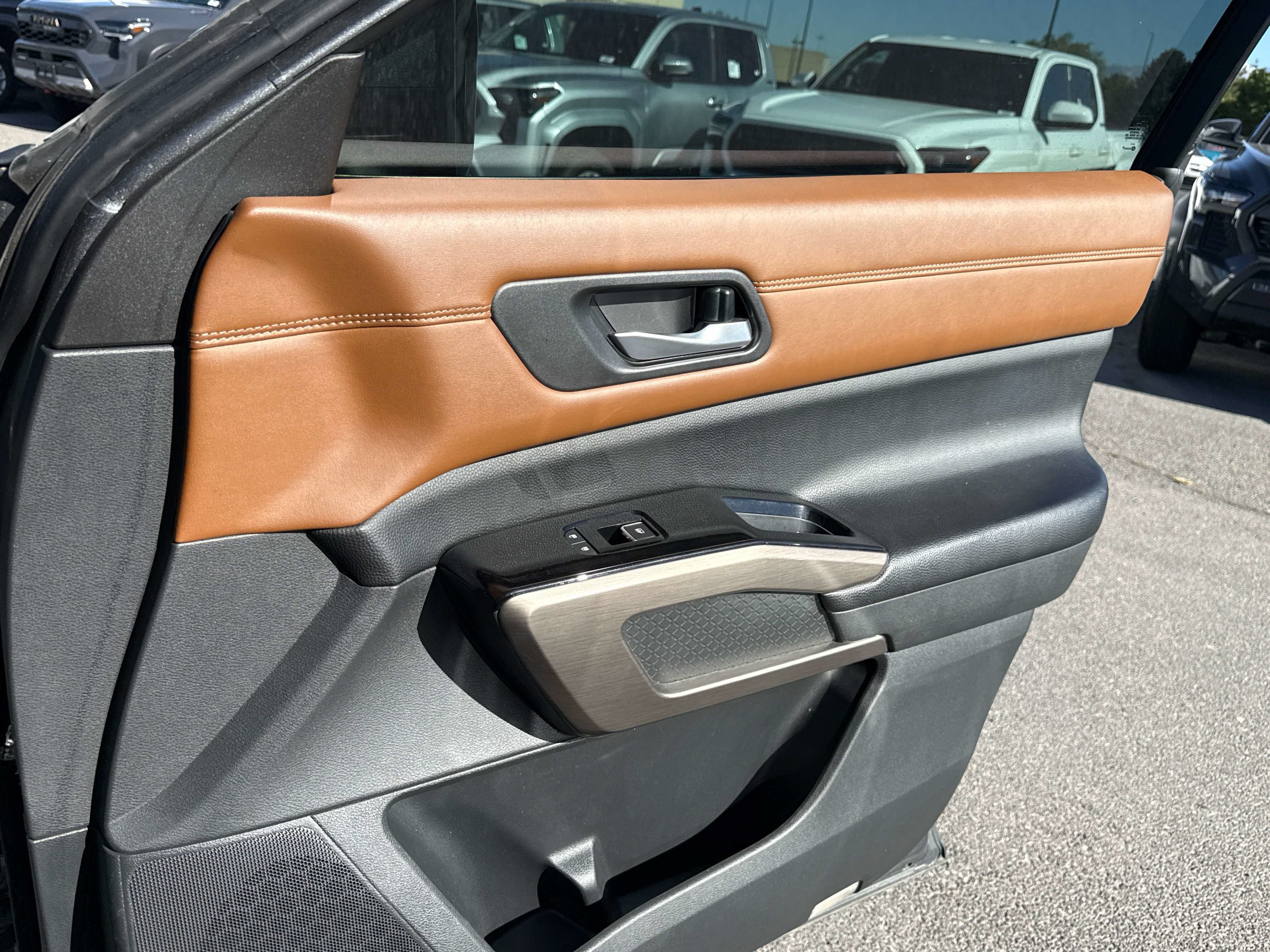Used 2022 Nissan Pathfinder Platinum w/ Cargo Package AWD/4WD image 21