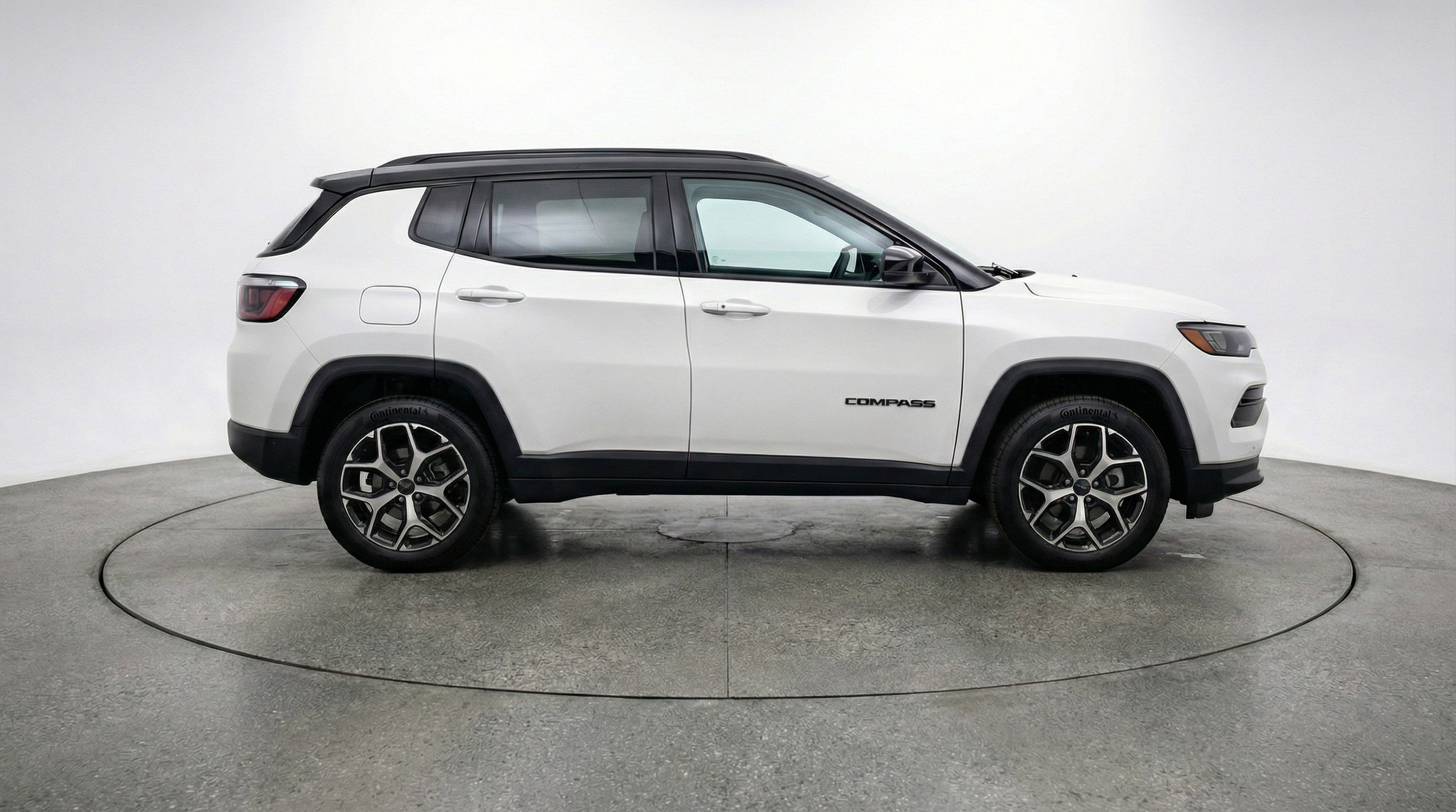 Used 2025 Jeep Compass Limited image 11