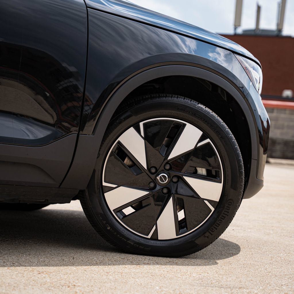 Certified 2024 Volvo XC40 Recharge Core RWD image 7