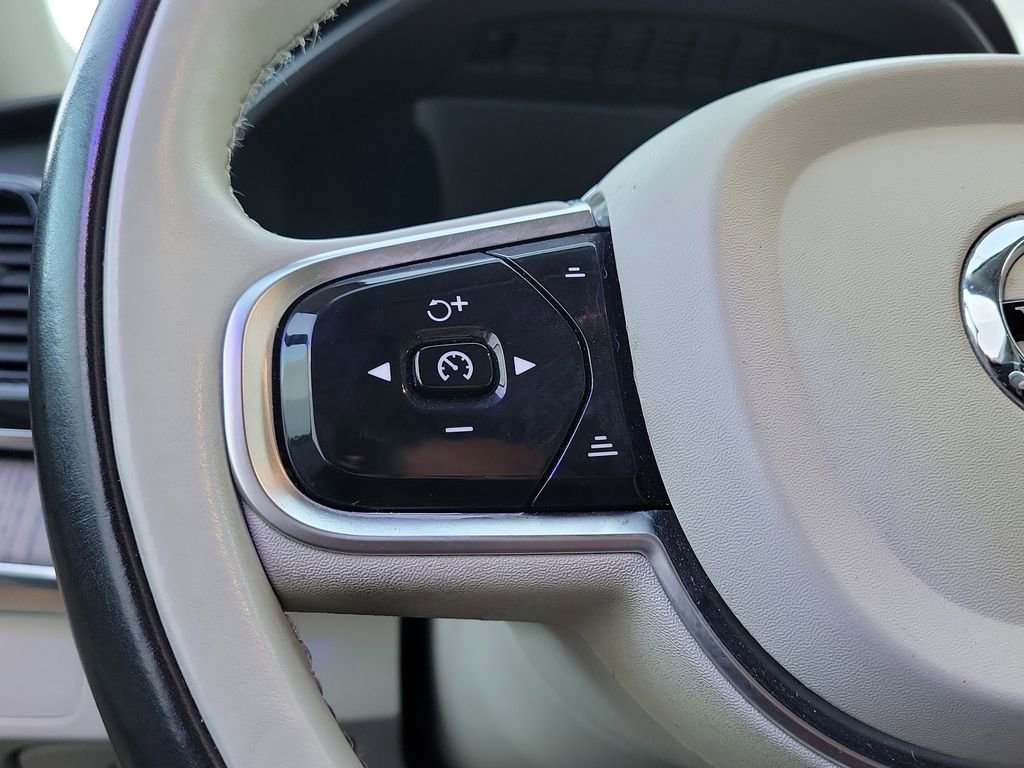 Used 2023 Volvo XC90 B6 Plus image 10