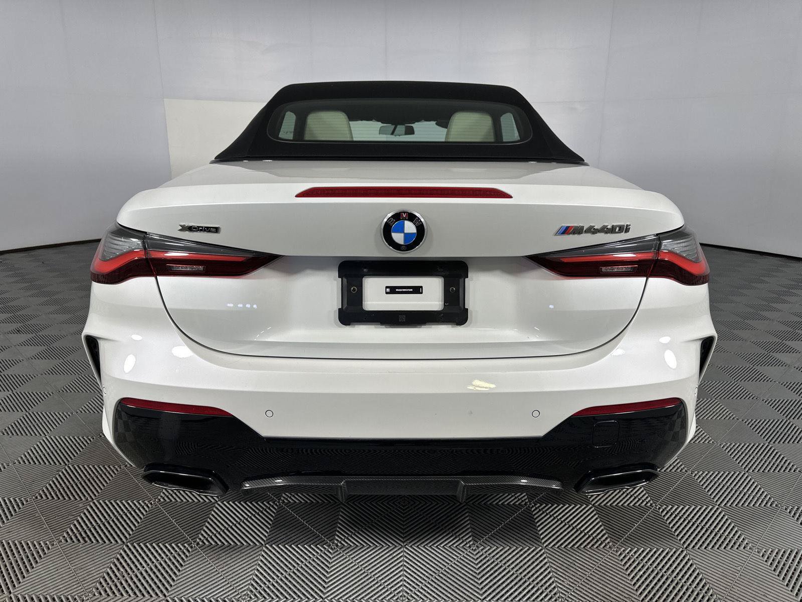 Used 2024 BMW 440i xDrive Convertible w/ M Carbon Exterior Package AWD/4WD image 25