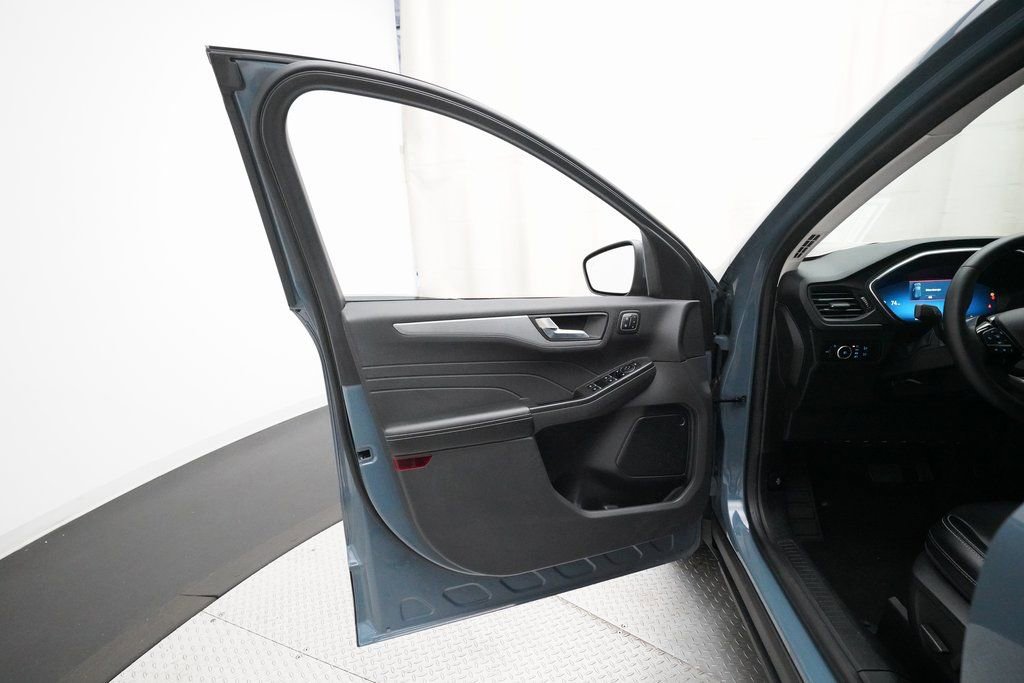 Used 2023 Ford Escape Platinum image 28