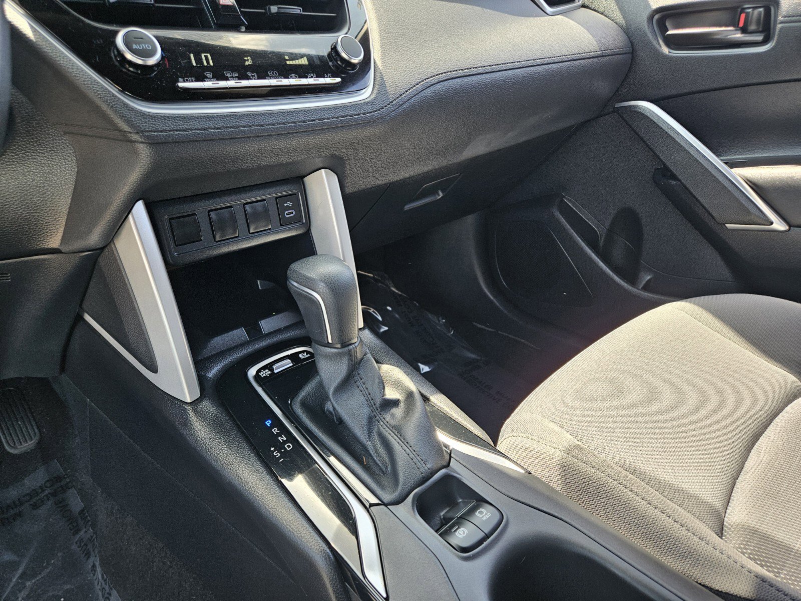 Used 2024 Toyota Corolla Cross S AWD/4WD image 24