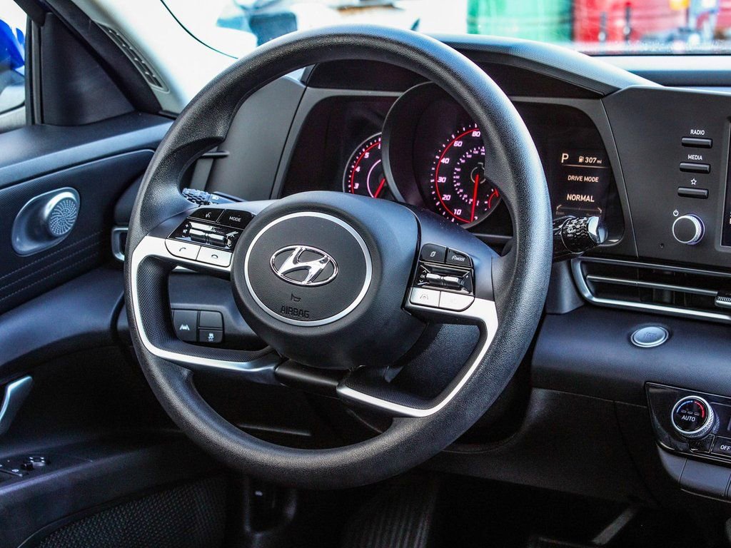 Used 2023 Hyundai Elantra SEL image 25