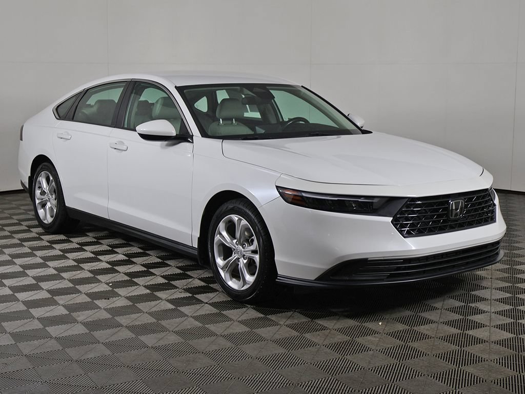 Used 2023 Honda Accord LX image 2