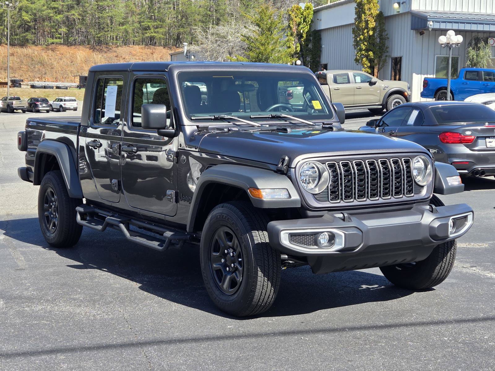 Used 2025 Jeep Gladiator Sport AWD/4WD image 2