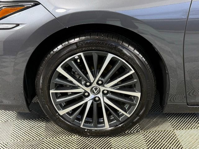 Certified 2025 Lexus ES 300h 300h w/ Premium Package image 17