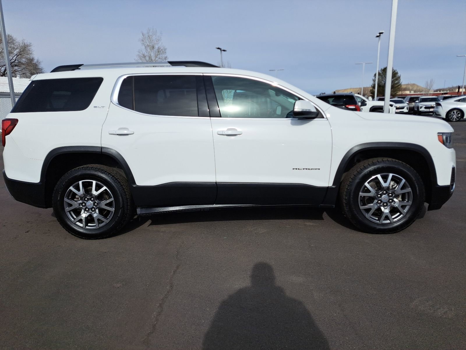 Used 2023 GMC Acadia SLT image 3
