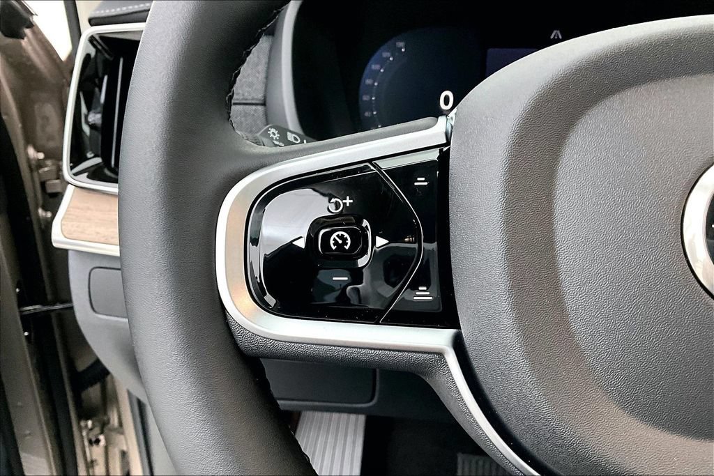 New 2026 Volvo XC90 B5 Plus AWD/4WD image 14
