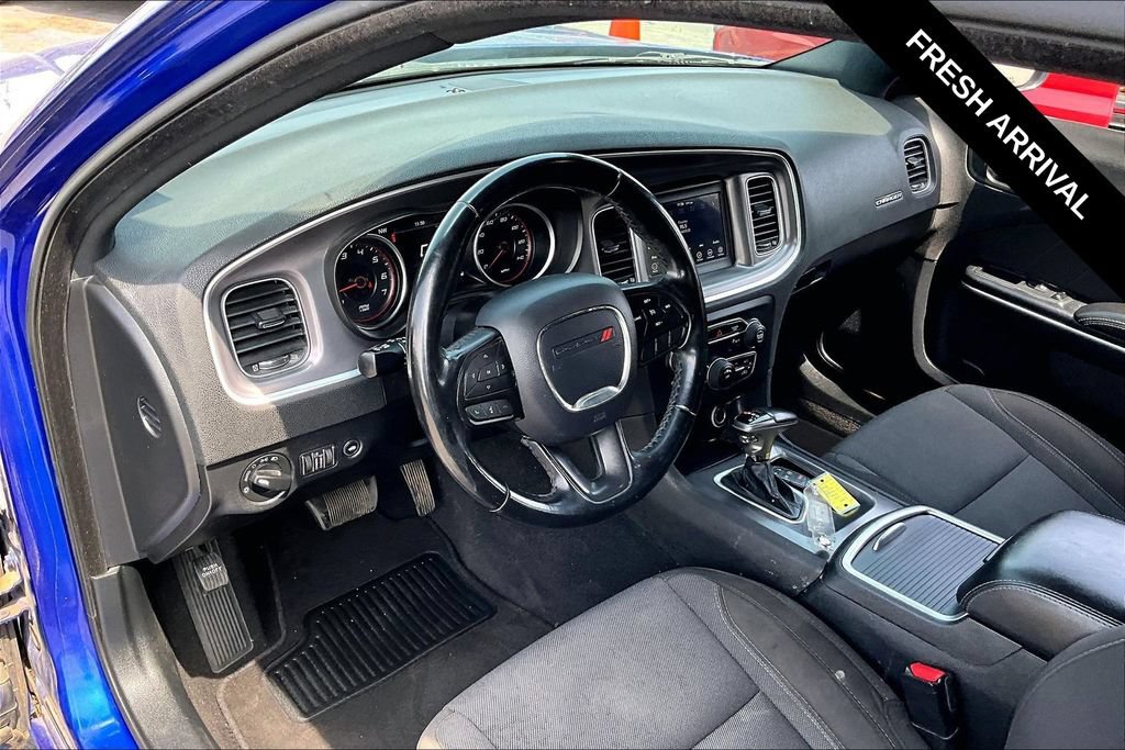 Used 2020 Dodge Charger SXT RWD image 5