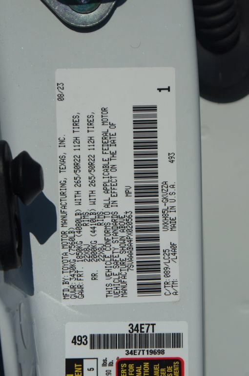 Used 2023 Toyota Sequoia Capstone AWD/4WD image 28