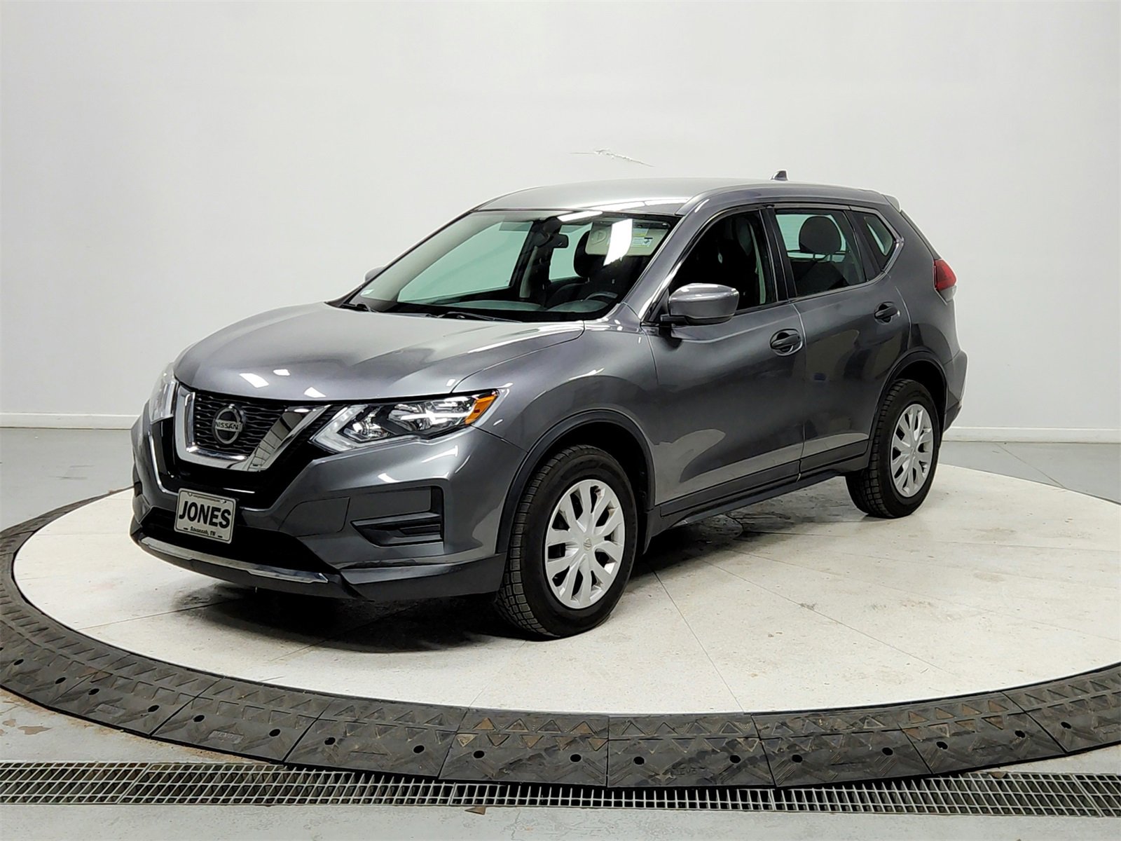 Used 2018 Nissan Rogue S image 3