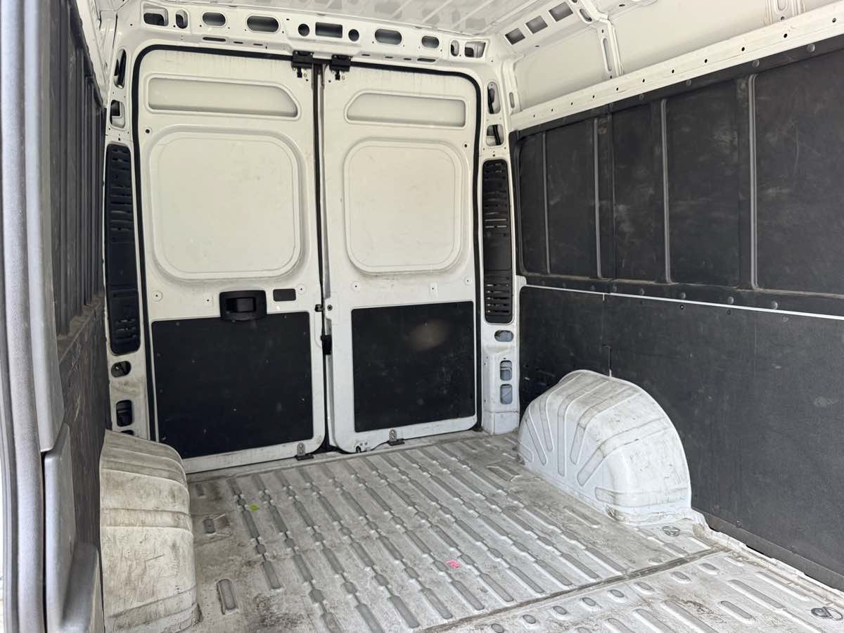 Used 2025 RAM ProMaster 2500 w/ Convenience Group FWD image 11