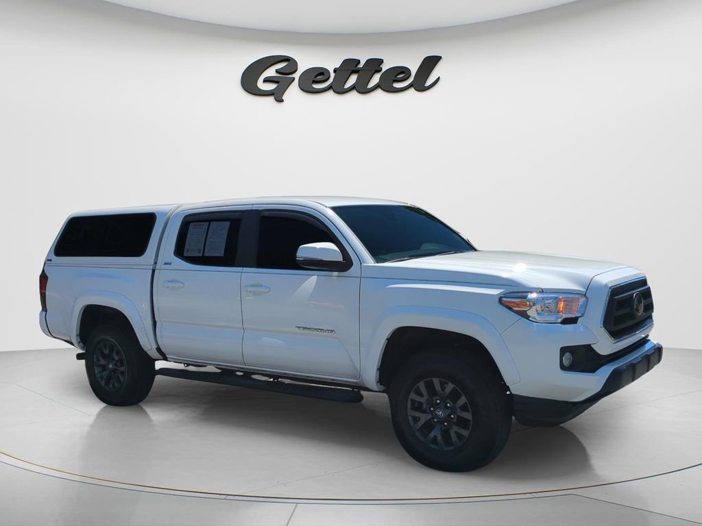 Used 2022 Toyota Tacoma SR5 w/ Technology Package image 2