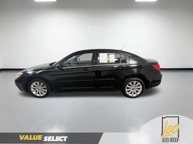 Used 2014 Chrysler 200 Touring FWD image 2