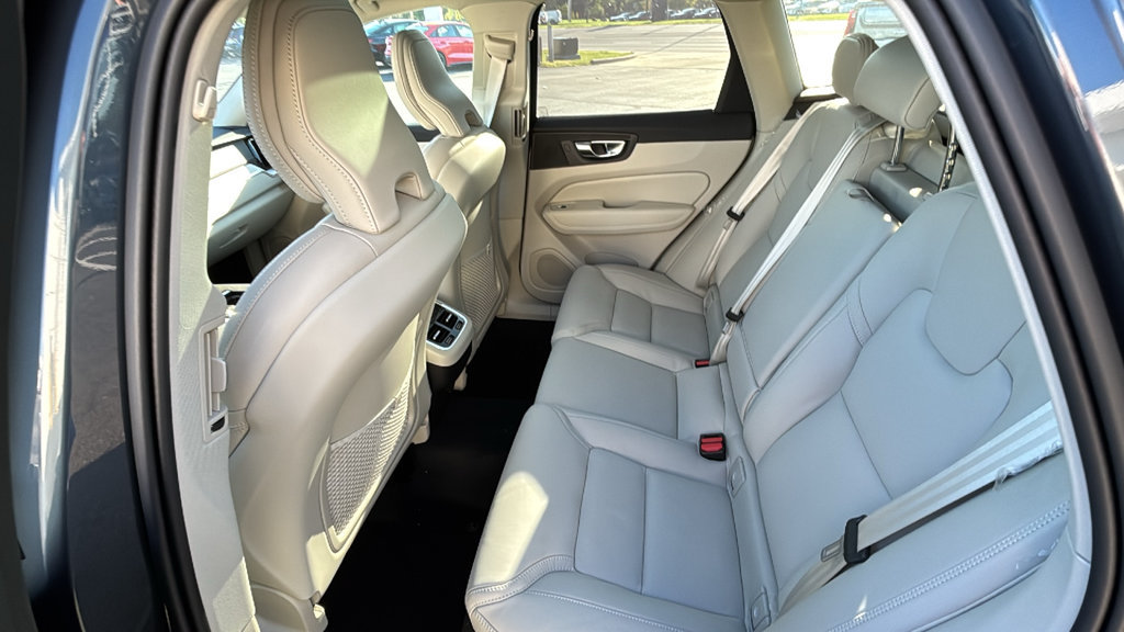 New 2027 Volvo XC60 B5 Ultra AWD/4WD image 9