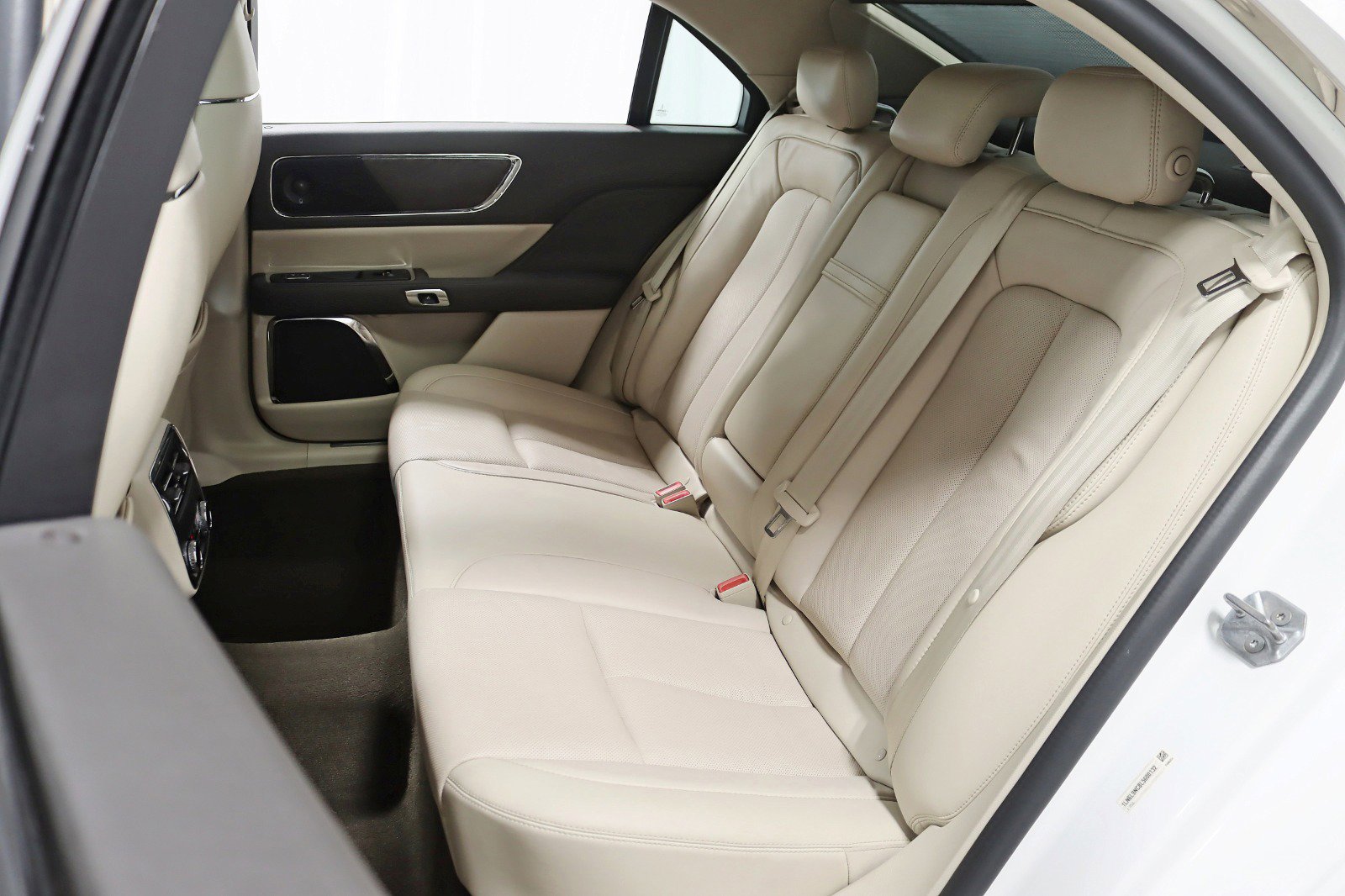 Used 2020 Lincoln Continental Reserve image 30