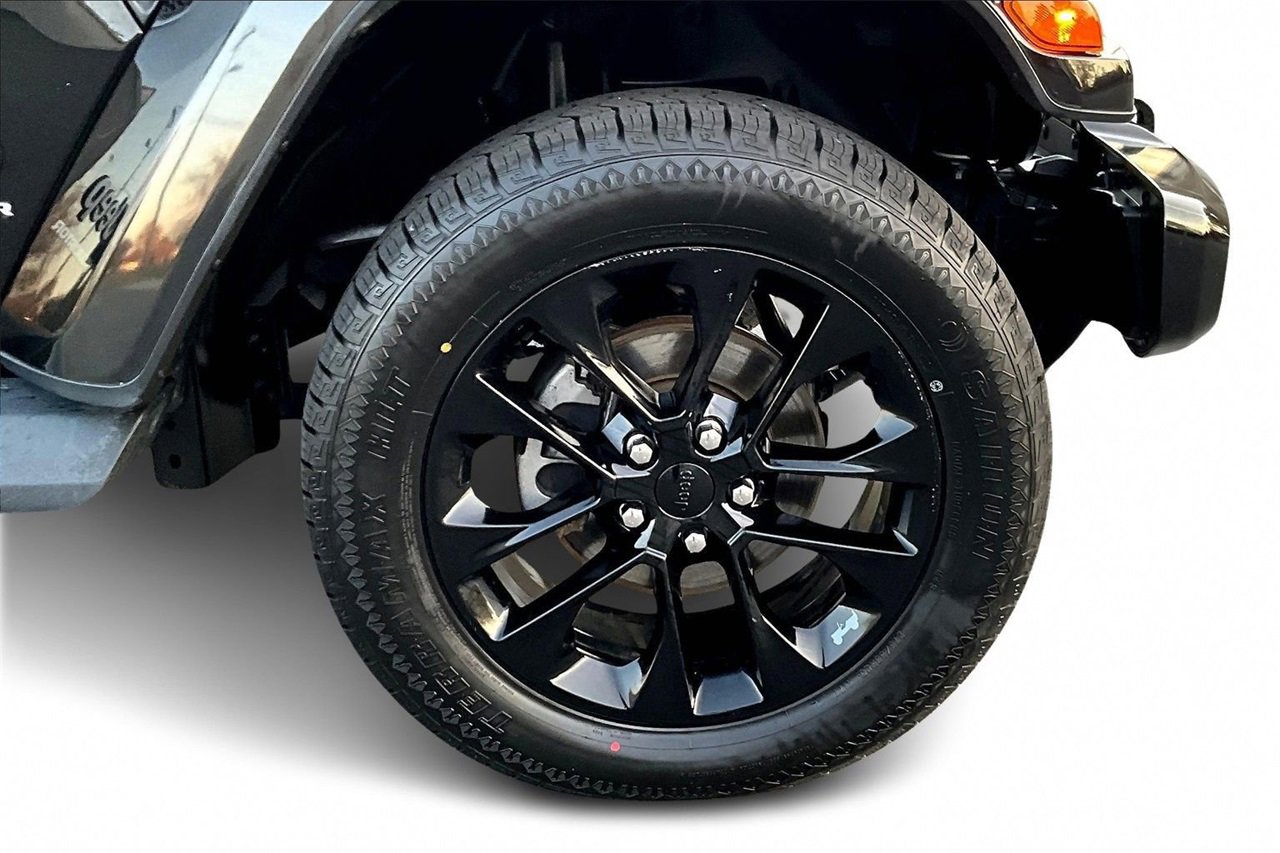 Certified 2023 Jeep Gladiator Overland image 32