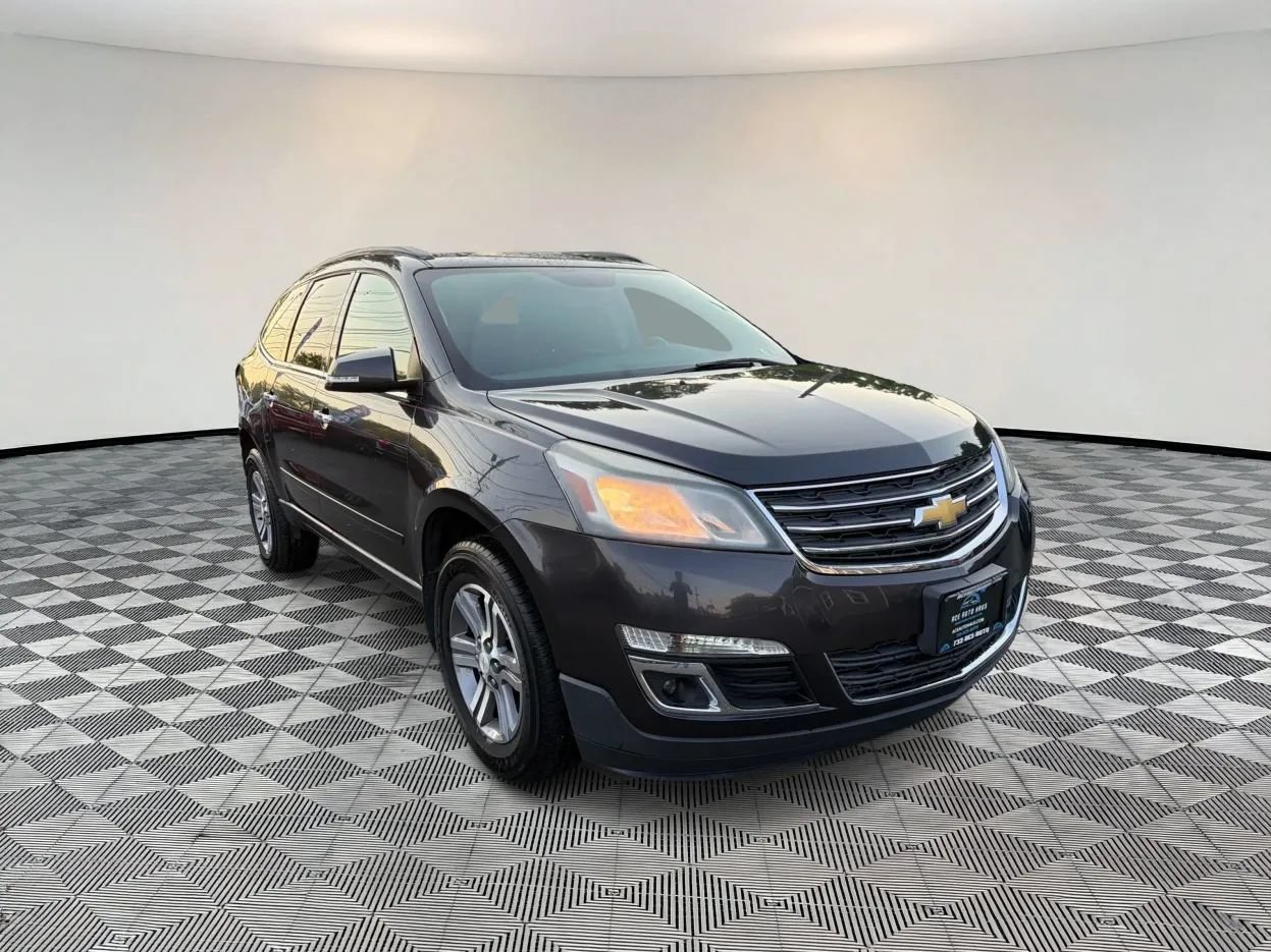 Used 2015 Chevrolet Traverse LT FWD image 1