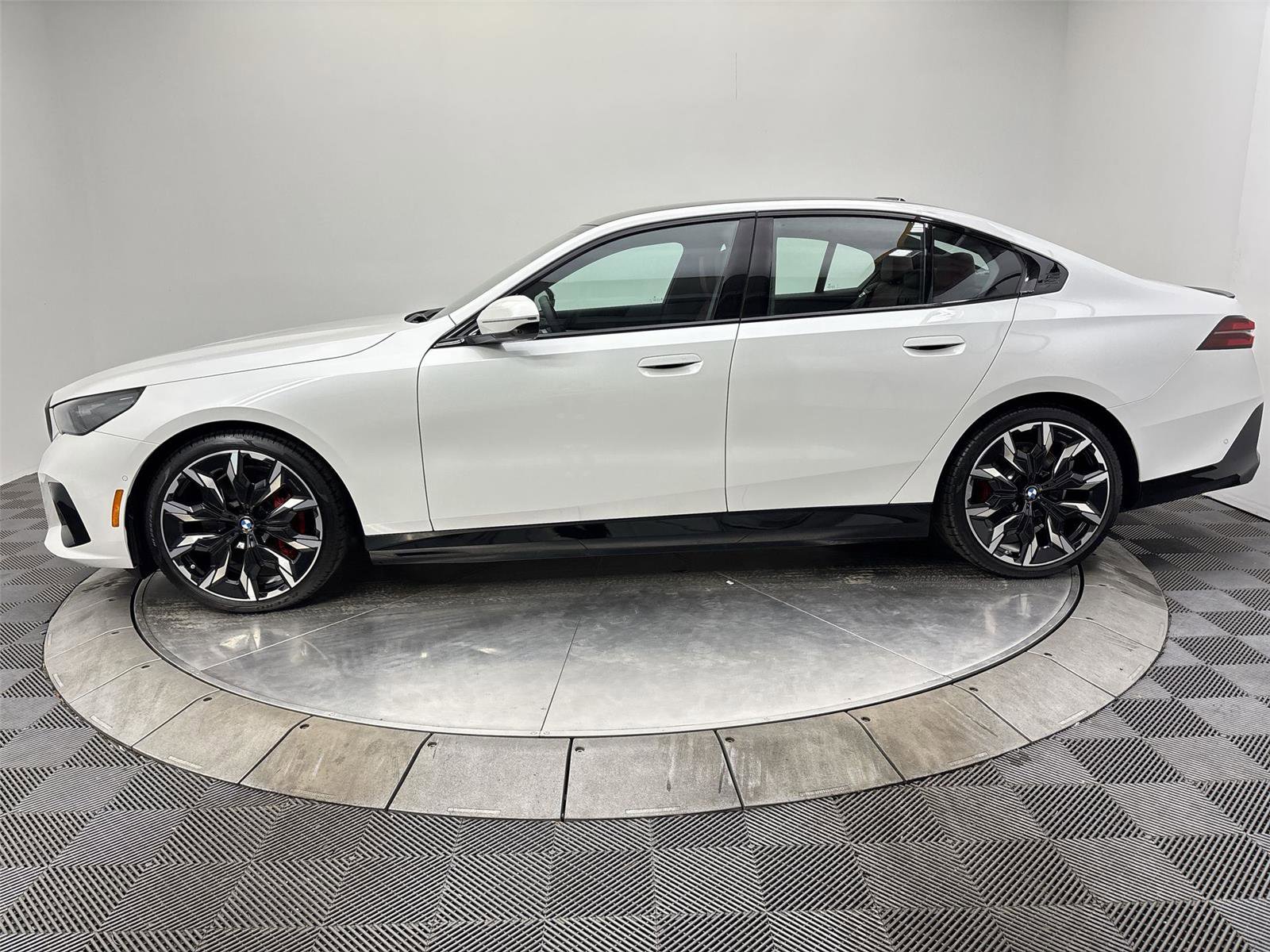 Used 2026 BMW i5 eDrive40 w/ M Sport Package RWD image 16