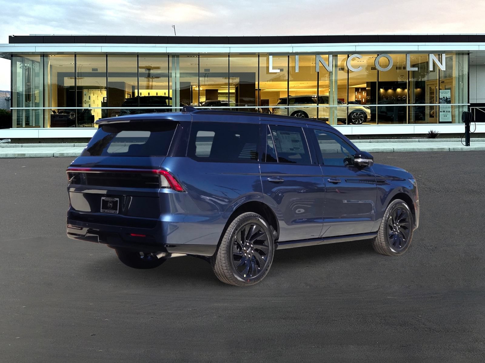 New 2027 Lincoln Navigator Reserve w/ Jet Appearance Package AWD/4WD image 5