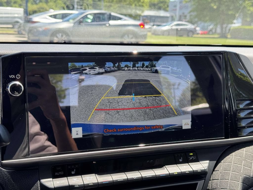 Used 2025 Toyota Camry XLE FWD image 28