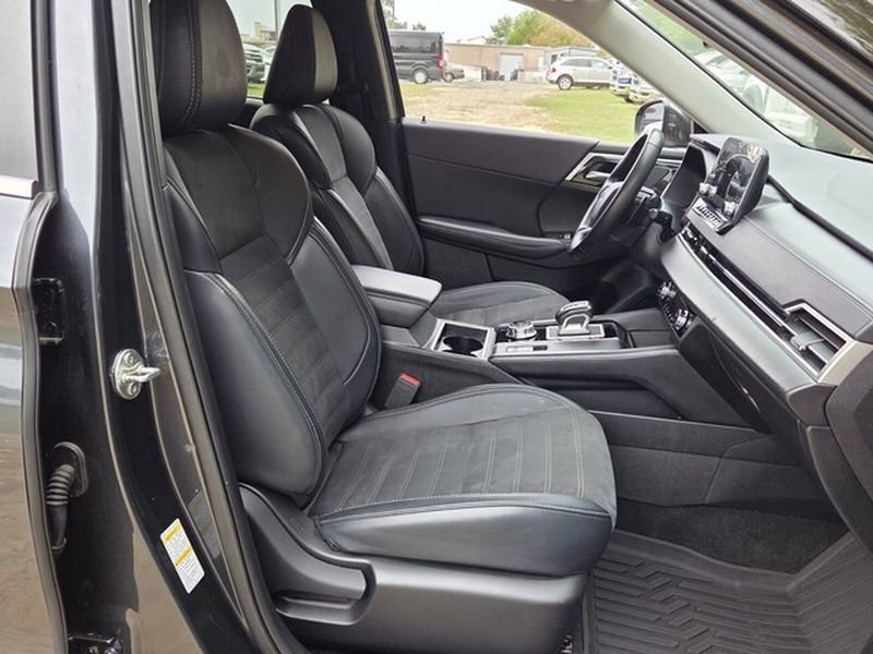 Used 2024 Mitsubishi Outlander Ralliart AWD/4WD image 16