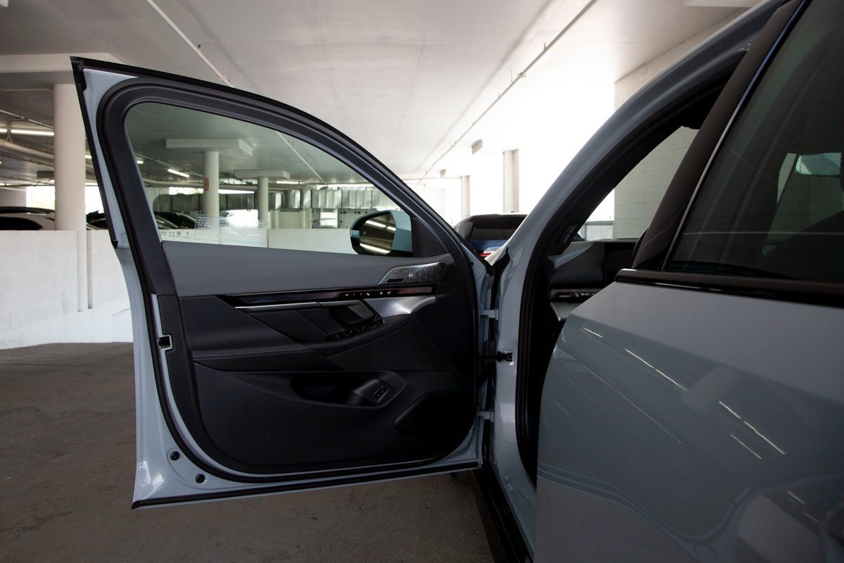 New 2026 BMW i5 eDrive40 w/ Executive Package image 13