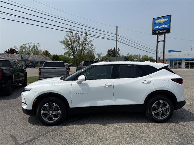 Used 2023 Chevrolet Blazer LT w/ Driver Confidence Package AWD/4WD image 3