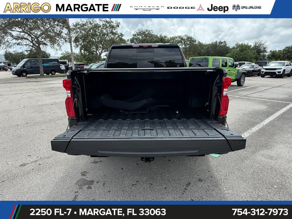 Used 2025 Chevrolet Silverado 1500 High Country w/ High Country Premium Package AWD/4WD image 16