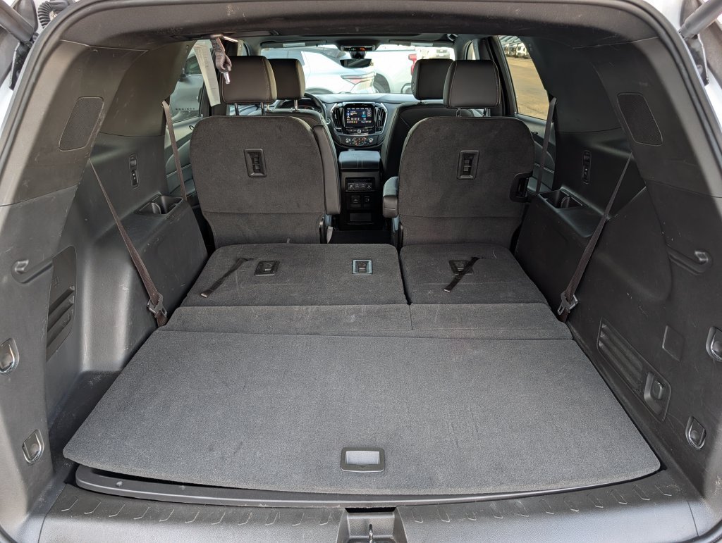 Used 2023 Chevrolet Traverse LT w/ LT Premium Package AWD/4WD image 9