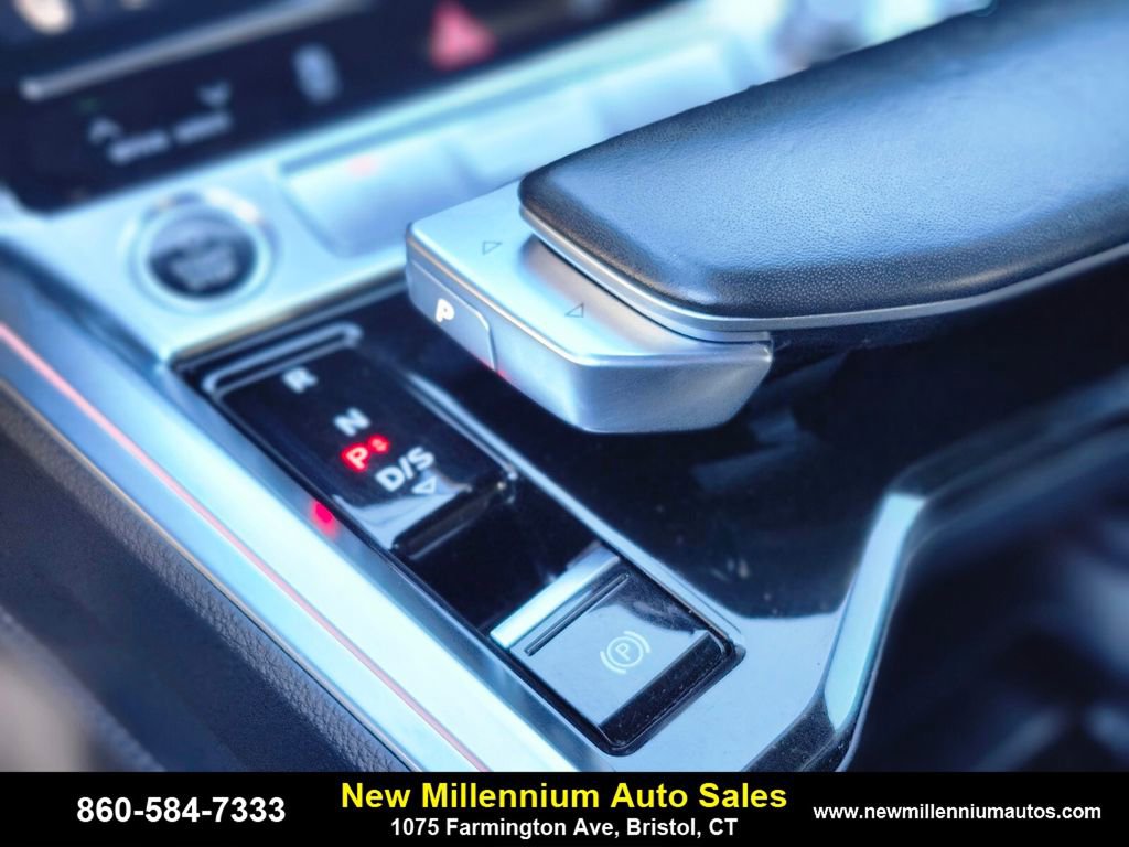 Used 2024 Audi Q8 e-tron Prestige w/ Prestige Package image 25