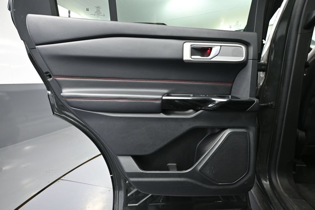 Used 2023 Ford Explorer ST-Line AWD/4WD image 39