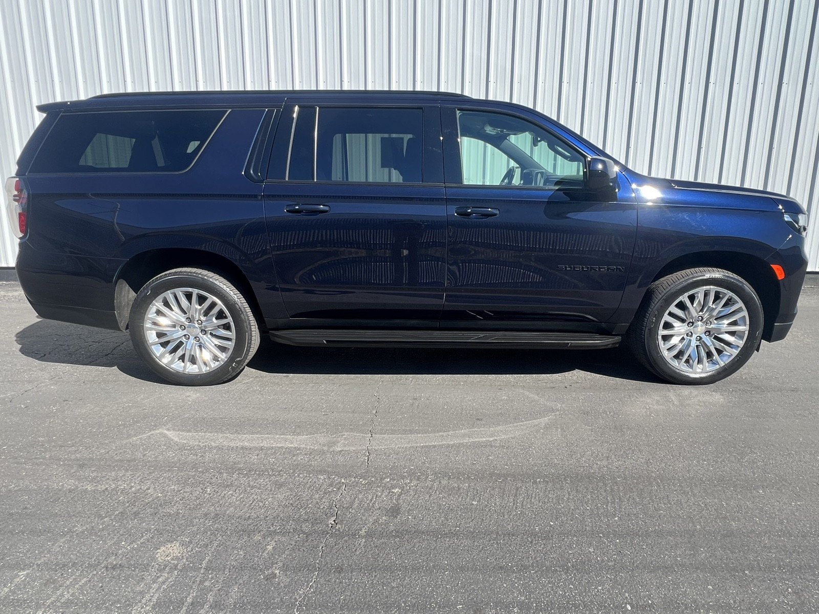 Used 2024 Chevrolet Suburban RST RWD image 7