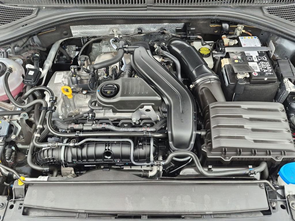 Used 2025 Volkswagen Jetta SE FWD image 24