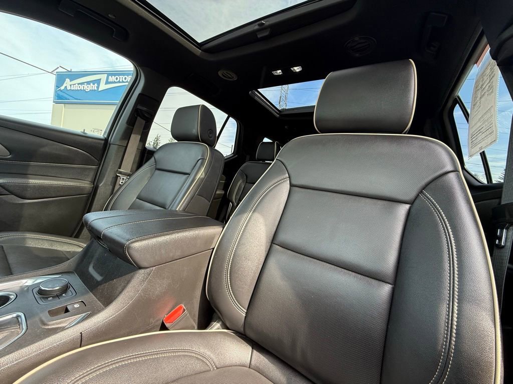Used 2023 Chevrolet Traverse Premier w/ Redline Edition image 13
