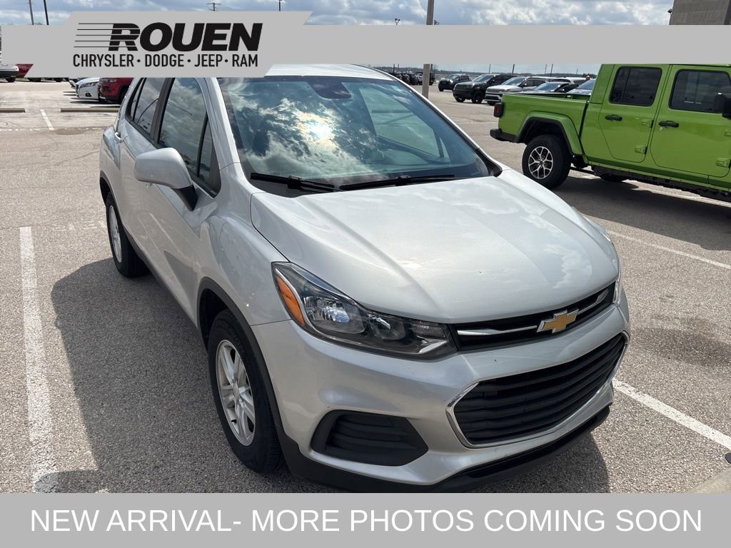 Used 2020 Chevrolet Trax LS w/ Tint and Cruise Package image 1