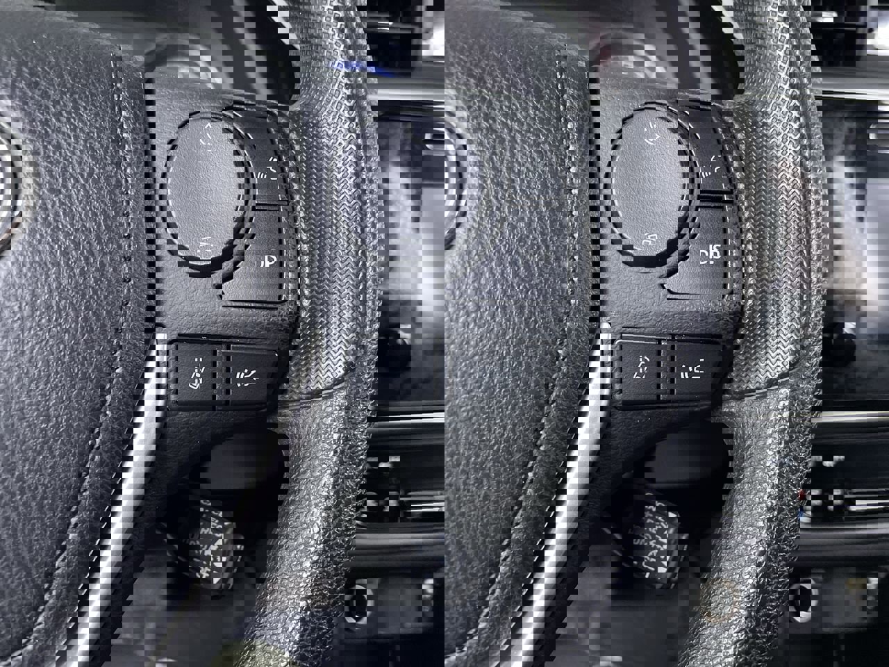 Used 2018 Toyota Corolla LE image 24