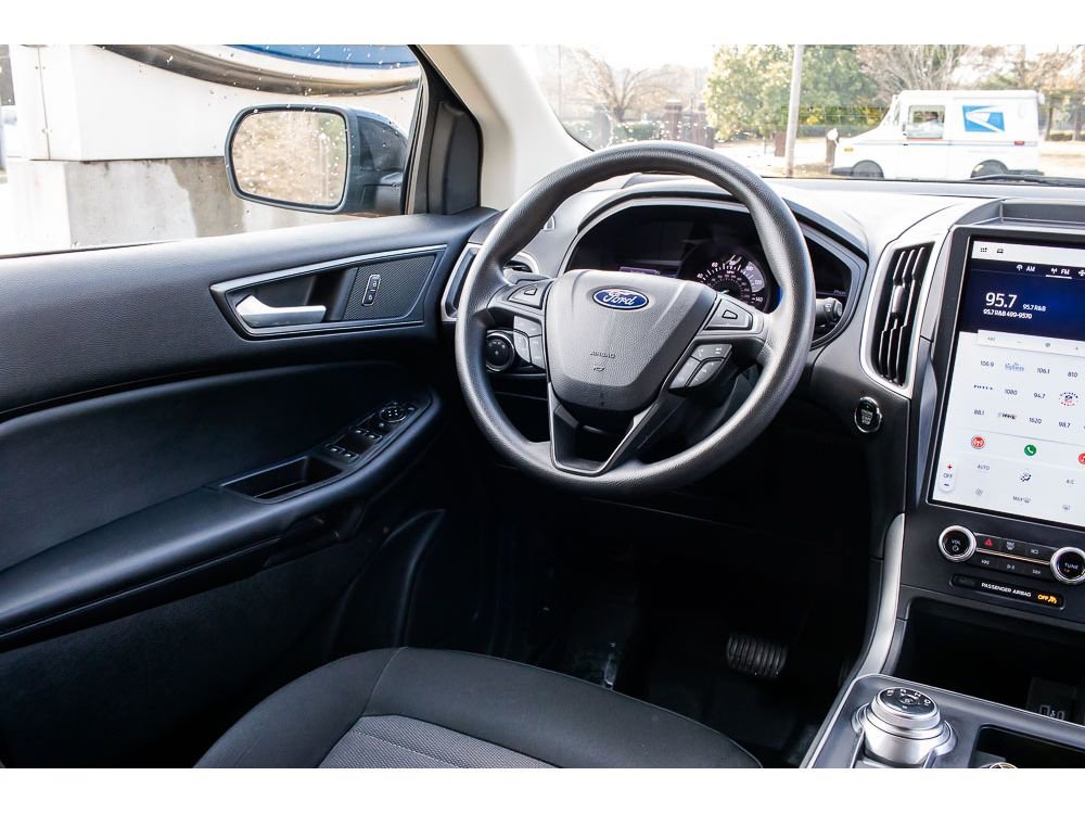 Used 2022 Ford Edge SE w/ Black Appearance Package image 13
