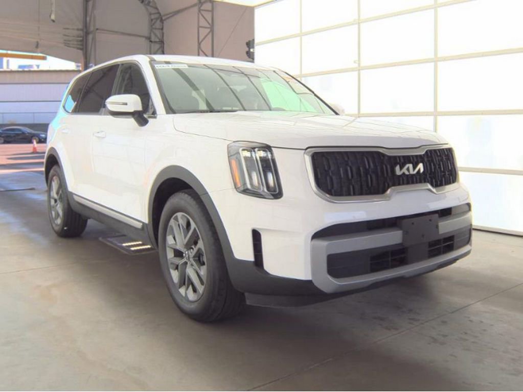 Used 2023 Kia Telluride LX image 4