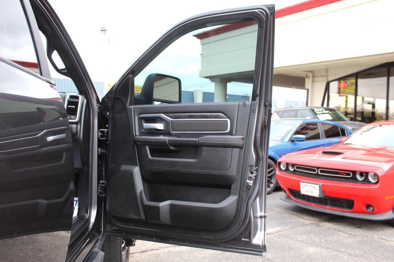 Used 2024 RAM 3500 Big Horn w/ Night Edition AWD/4WD image 8