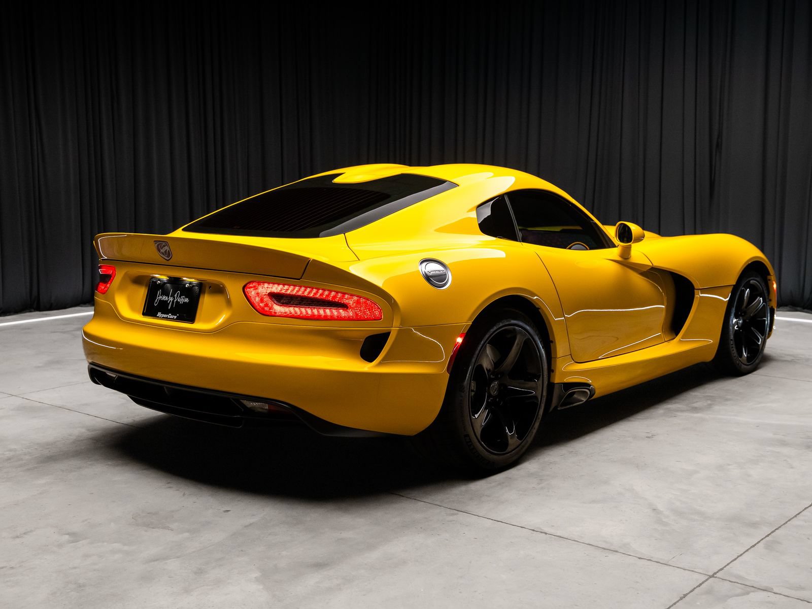 Used 2014 SRT Viper SRT-10 w/ Grand Touring Package RWD image 35