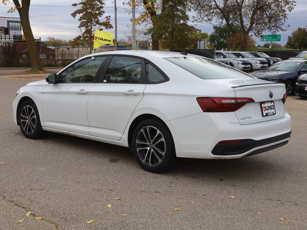 Used 2023 Volkswagen Jetta Sport image 7