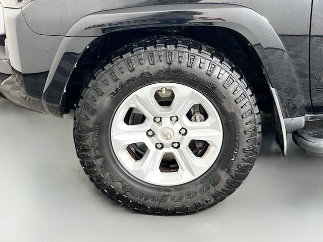 Used 2017 Toyota 4Runner SR5 Premium image 10